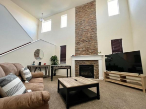 Modern 4BR Retreat - Games - DEN Airport in 15 min